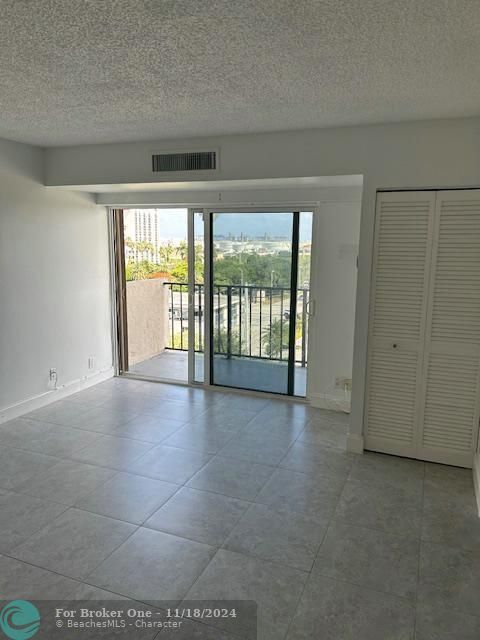 For Rent: $2,950 (2 beds, 2 baths, 1042 Square Feet)