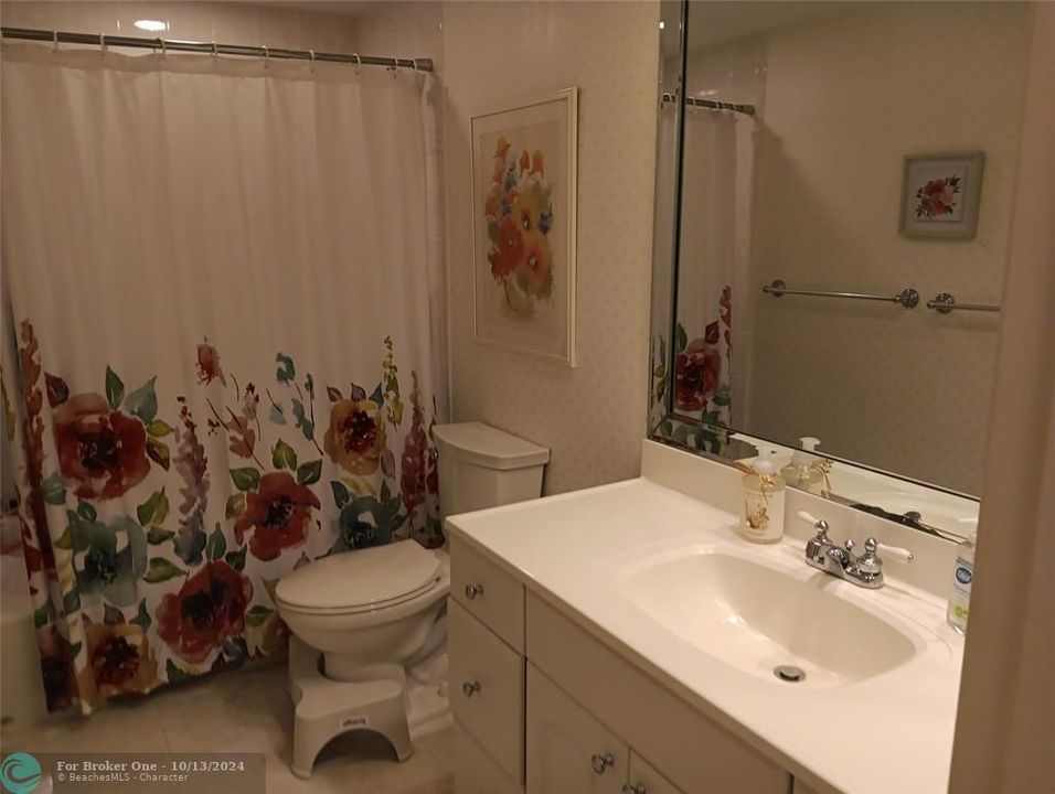 Active With Contract: $2,000 (2 beds, 1 baths, 875 Square Feet)