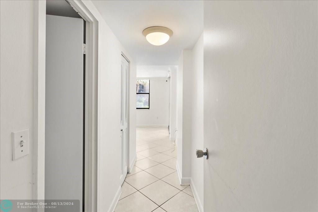 For Sale: $345,000 (2 beds, 2 baths, 1036 Square Feet)