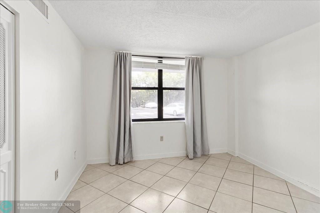 For Sale: $345,000 (2 beds, 2 baths, 1036 Square Feet)