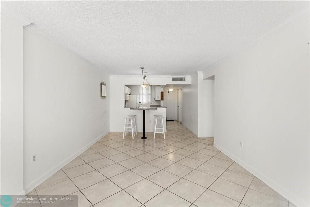 For Sale: $345,000 (2 beds, 2 baths, 1036 Square Feet)