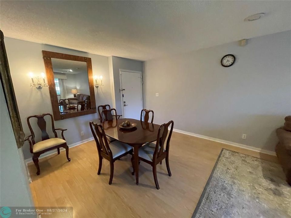 For Sale: $360,000 (2 beds, 2 baths, 1180 Square Feet)