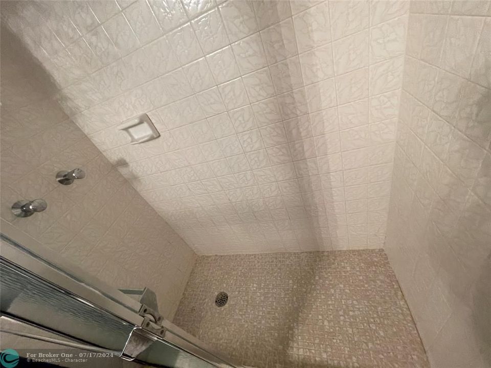 待售: $360,000 (2 贝兹, 2 浴室, 1180 平方英尺)