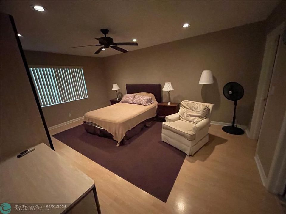 For Sale: $360,000 (2 beds, 2 baths, 1180 Square Feet)