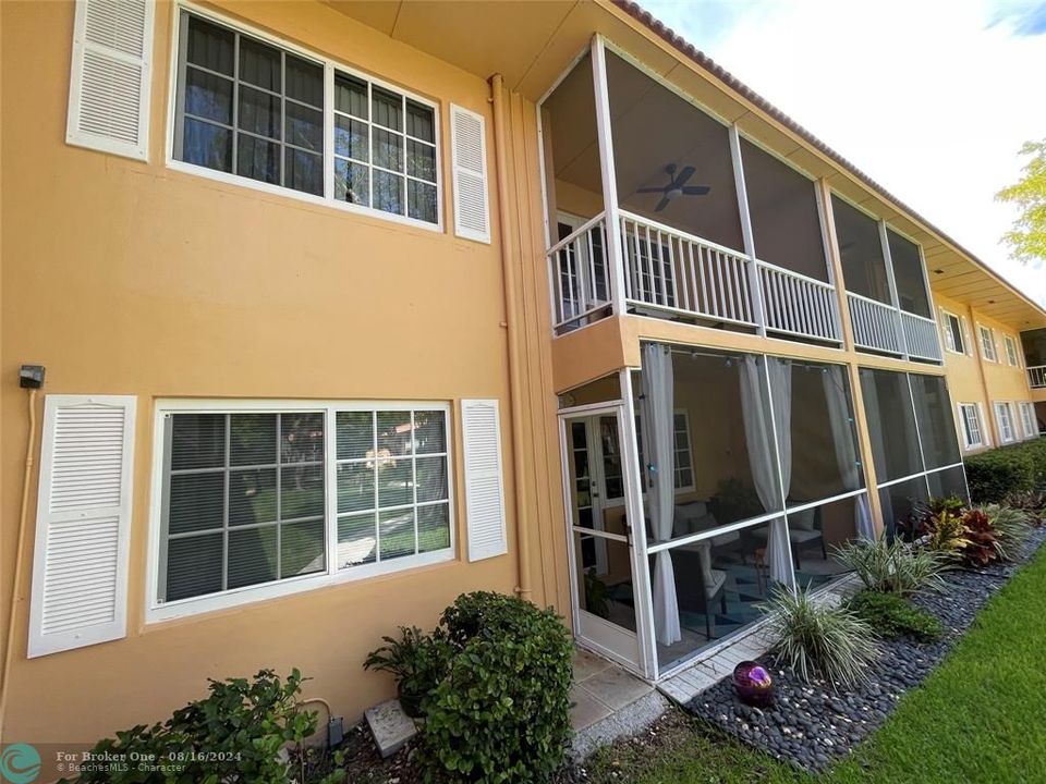 For Sale: $360,000 (2 beds, 2 baths, 1180 Square Feet)