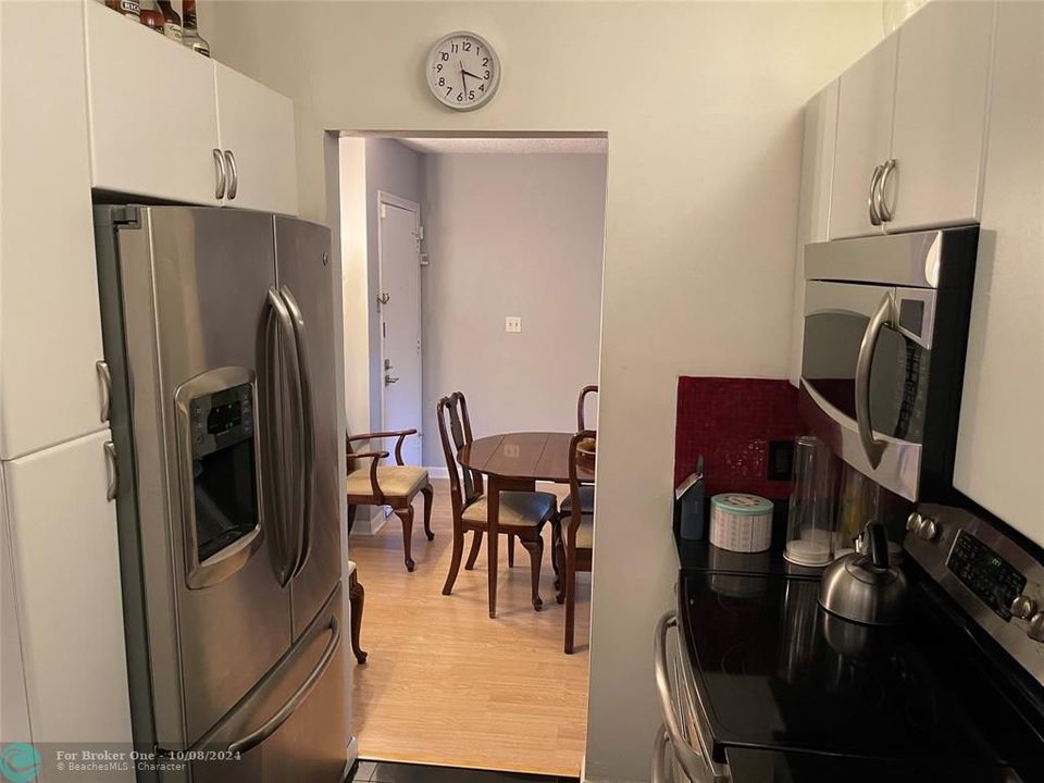 For Sale: $360,000 (2 beds, 2 baths, 1180 Square Feet)