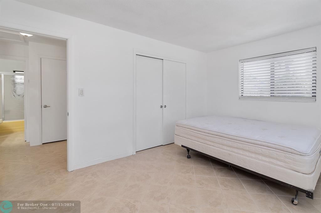 For Sale: $2,400 (2 beds, 1 baths, 2473 Square Feet)
