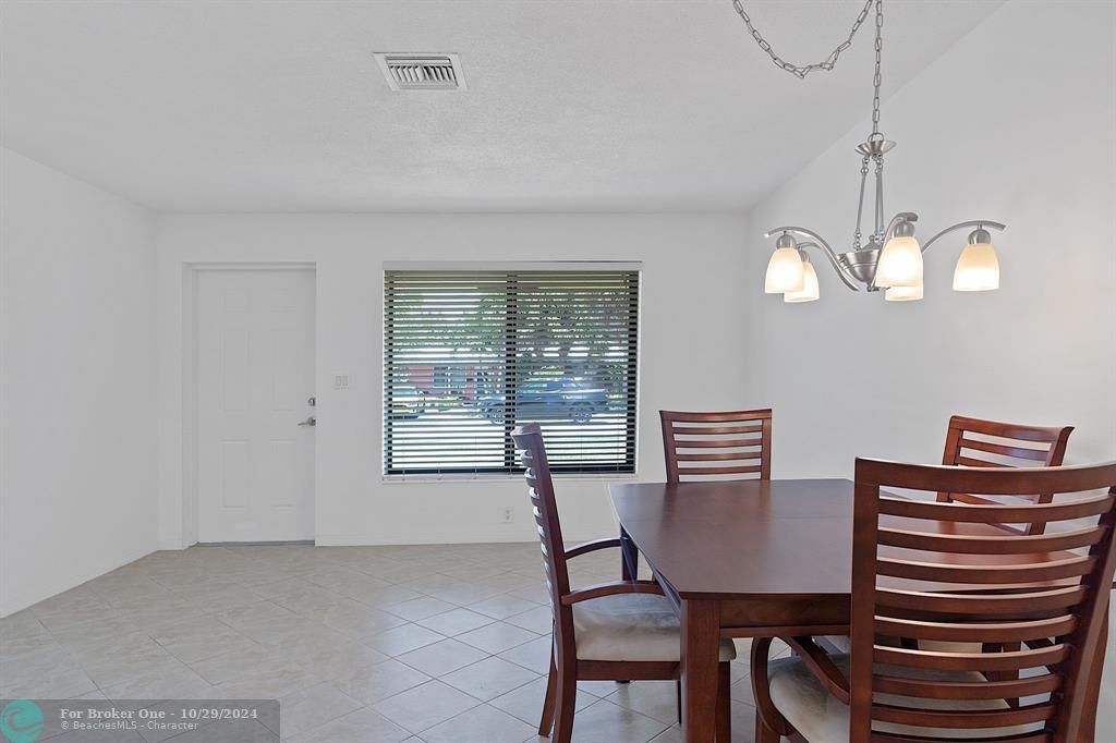 For Sale: $2,400 (2 beds, 1 baths, 2473 Square Feet)