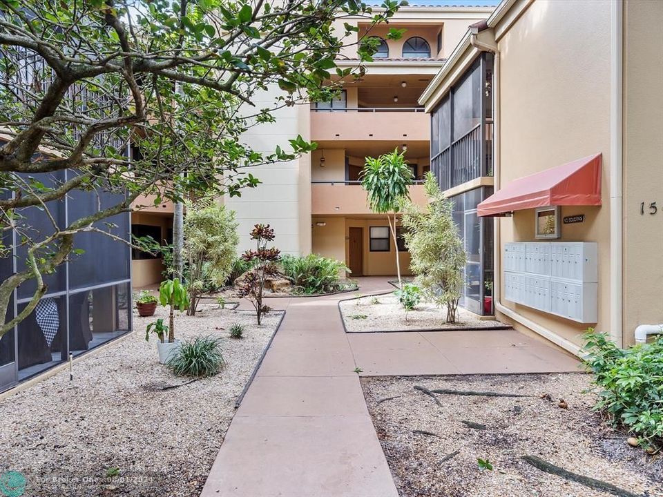 Active With Contract: $349,000 (2 beds, 2 baths, 850 Square Feet)