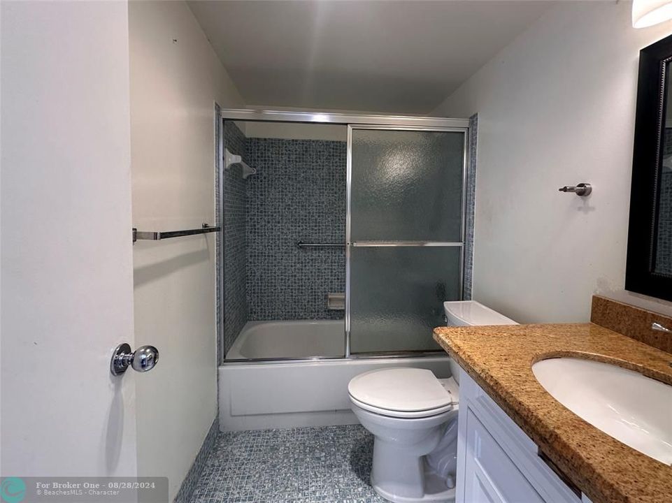 For Sale: $119,000 (1 beds, 1 baths, 690 Square Feet)