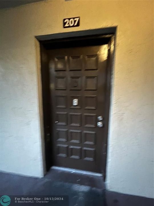 For Rent: $1,550 (1 beds, 1 baths, 721 Square Feet)