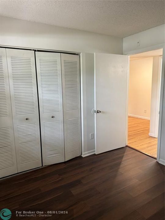 Active With Contract: $1,850 (2 beds, 1 baths, 903 Square Feet)