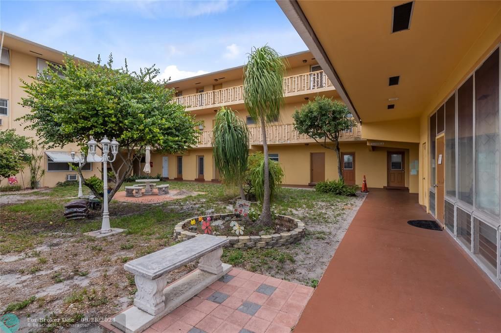 Active With Contract: $110,000 (1 beds, 1 baths, 640 Square Feet)