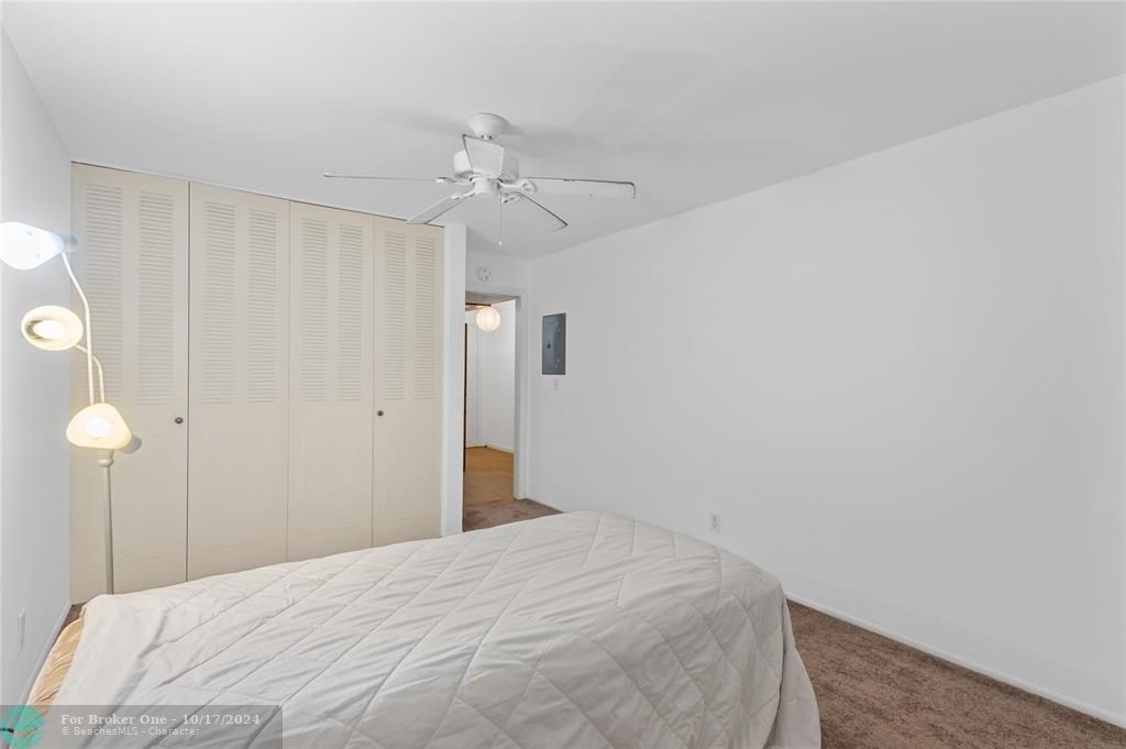 Active With Contract: $110,000 (1 beds, 1 baths, 640 Square Feet)