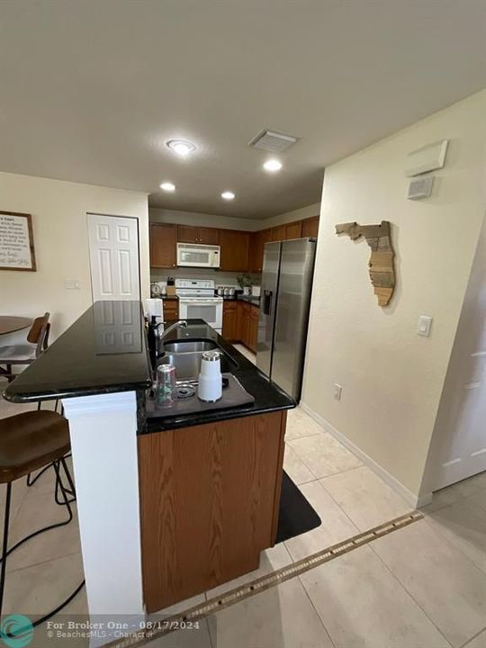 For Rent: $2,400 (3 beds, 2 baths, 1611 Square Feet)