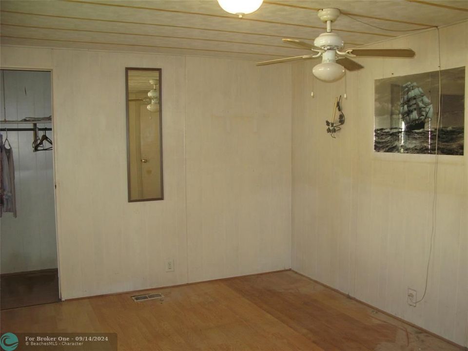 Active With Contract: $125,000 (2 beds, 2 baths, 966 Square Feet)