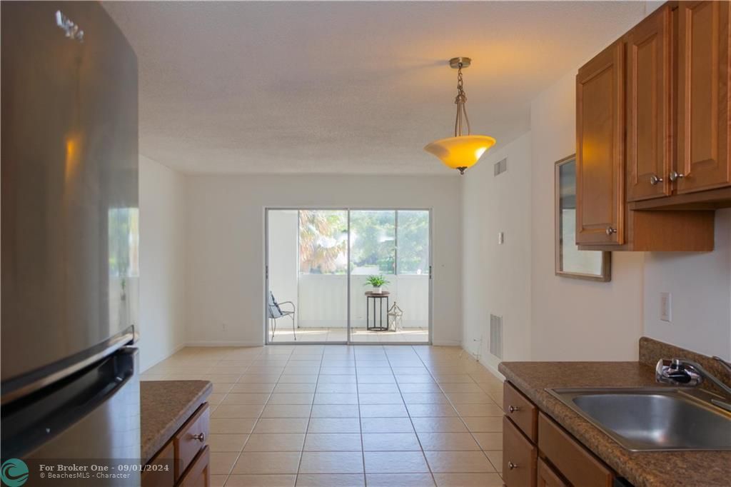 Active With Contract: $2,000 (2 beds, 2 baths, 847 Square Feet)