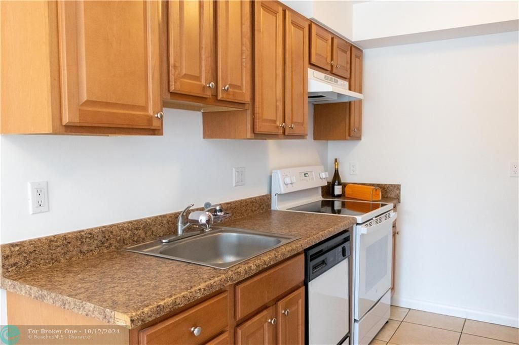 For Rent: $2,000 (2 beds, 2 baths, 847 Square Feet)