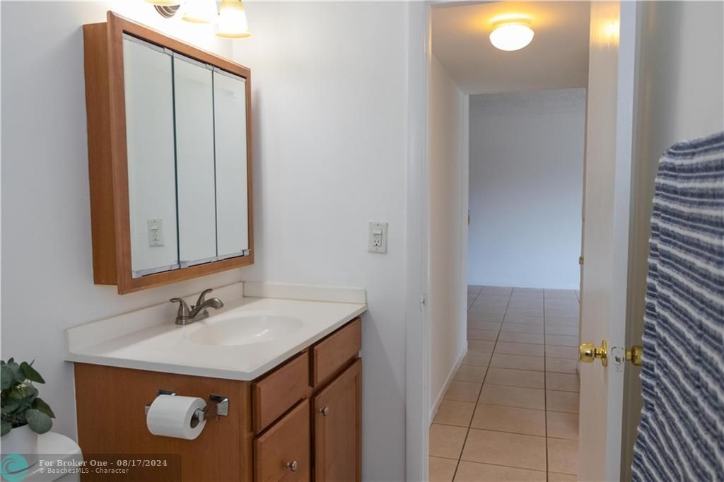 For Rent: $2,000 (2 beds, 2 baths, 847 Square Feet)