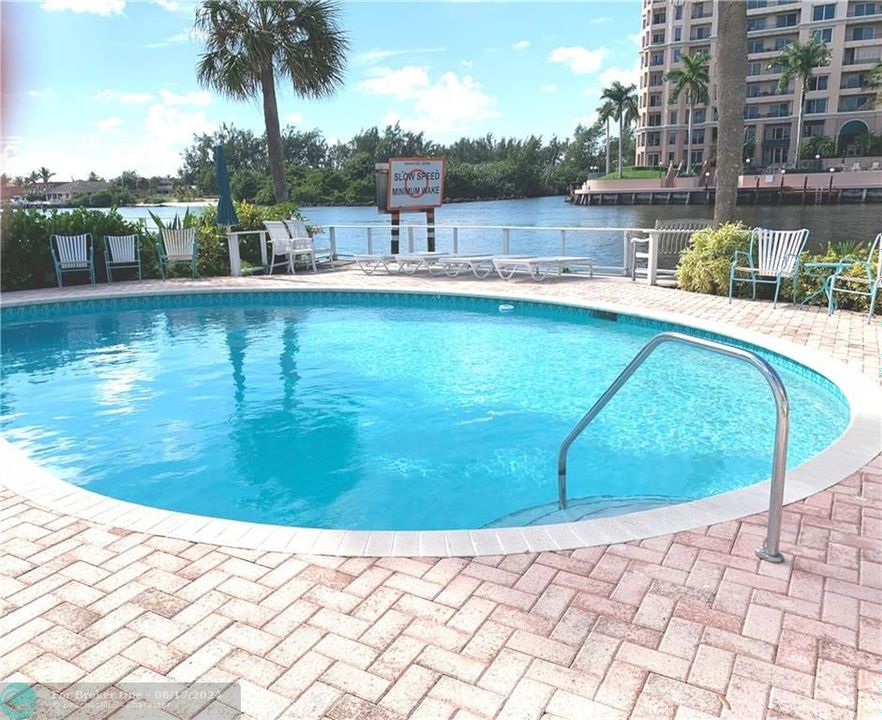 Recently Sold: $199,788 (1 beds, 1 baths, 598 Square Feet)