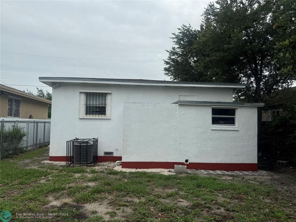 For Sale: $387,000 (3 beds, 1 baths, 962 Square Feet)