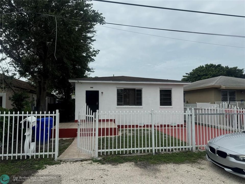 For Sale: $387,000 (3 beds, 1 baths, 962 Square Feet)