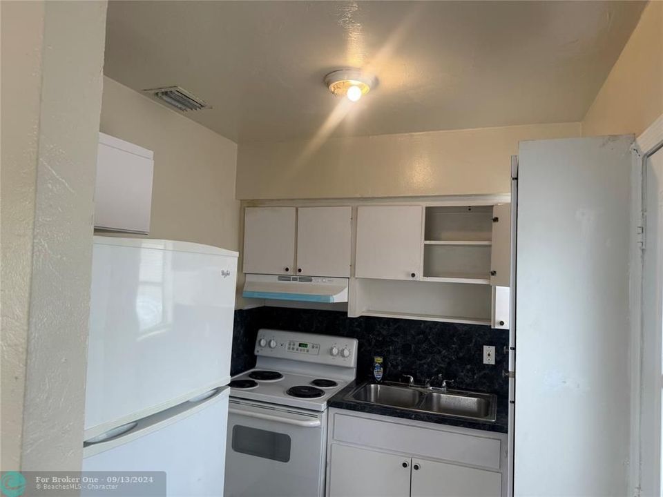 For Sale: $387,000 (3 beds, 1 baths, 962 Square Feet)