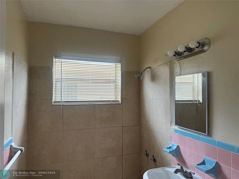 For Sale: $387,000 (3 beds, 1 baths, 962 Square Feet)