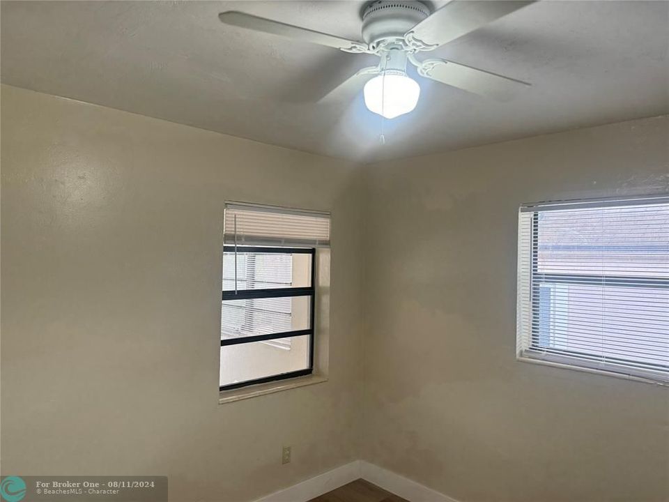 For Sale: $387,000 (3 beds, 1 baths, 962 Square Feet)