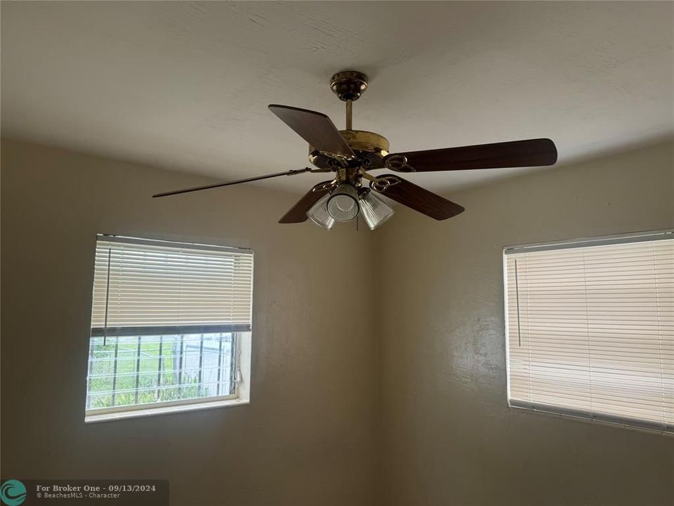 For Sale: $387,000 (3 beds, 1 baths, 962 Square Feet)