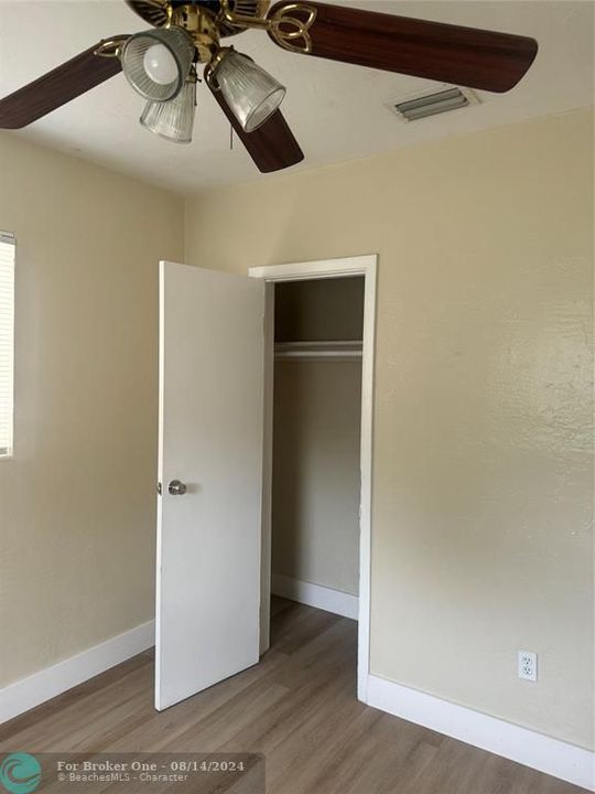 For Sale: $387,000 (3 beds, 1 baths, 962 Square Feet)