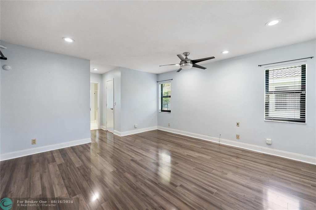 Recently Sold: $750,000 (4 beds, 2 baths, 2312 Square Feet)