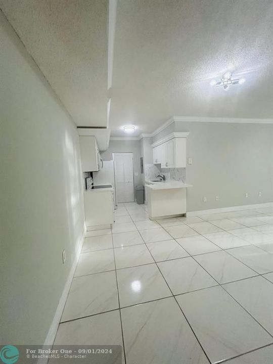 Active With Contract: $2,100 (2 beds, 2 baths, 942 Square Feet)