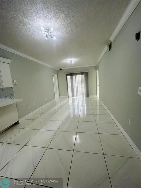 Active With Contract: $2,100 (2 beds, 2 baths, 942 Square Feet)