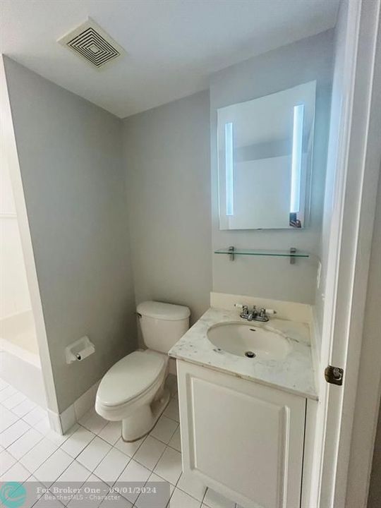 Active With Contract: $2,100 (2 beds, 2 baths, 942 Square Feet)