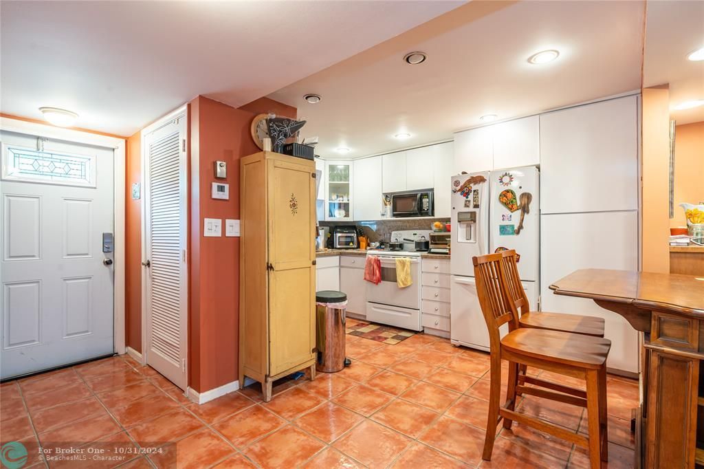 For Sale: $219,000 (2 beds, 2 baths, 1170 Square Feet)