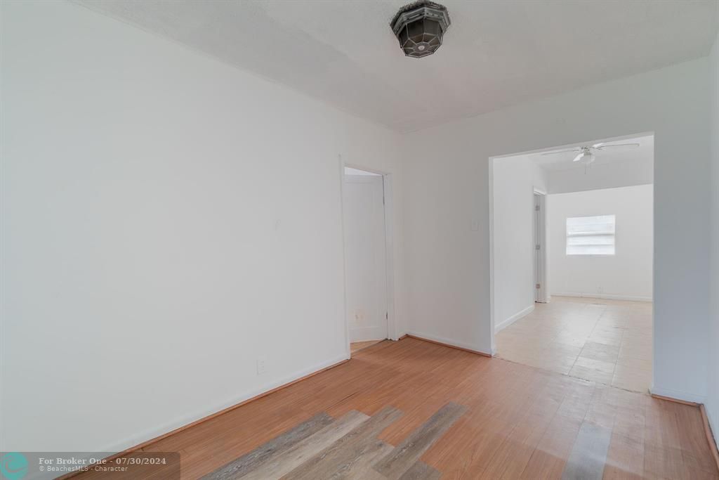 For Sale: $179,000 (2 beds, 1 baths, 722 Square Feet)