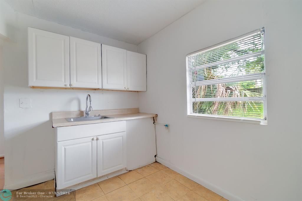 For Sale: $179,000 (2 beds, 1 baths, 722 Square Feet)