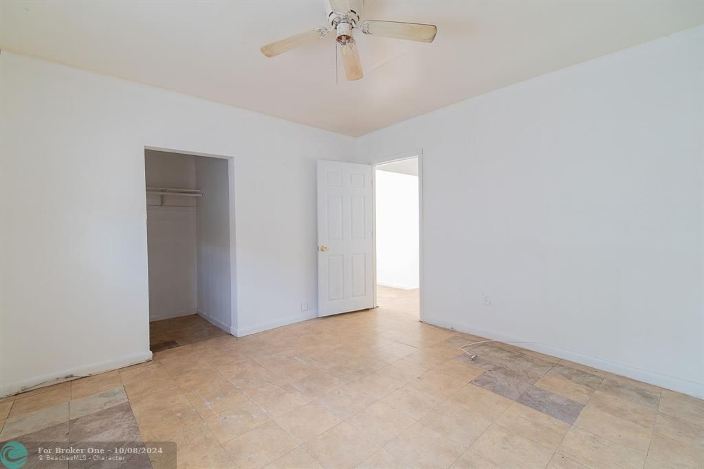 For Sale: $179,000 (2 beds, 1 baths, 722 Square Feet)