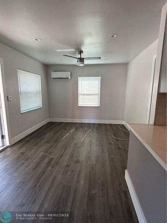 Recently Sold: $1,900 (1 beds, 1 baths, 600 Square Feet)