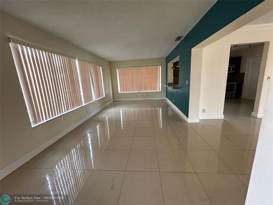 Activo con contrato: $424,900 (3 camas, 2 baños, 1653 Pies cuadrados)