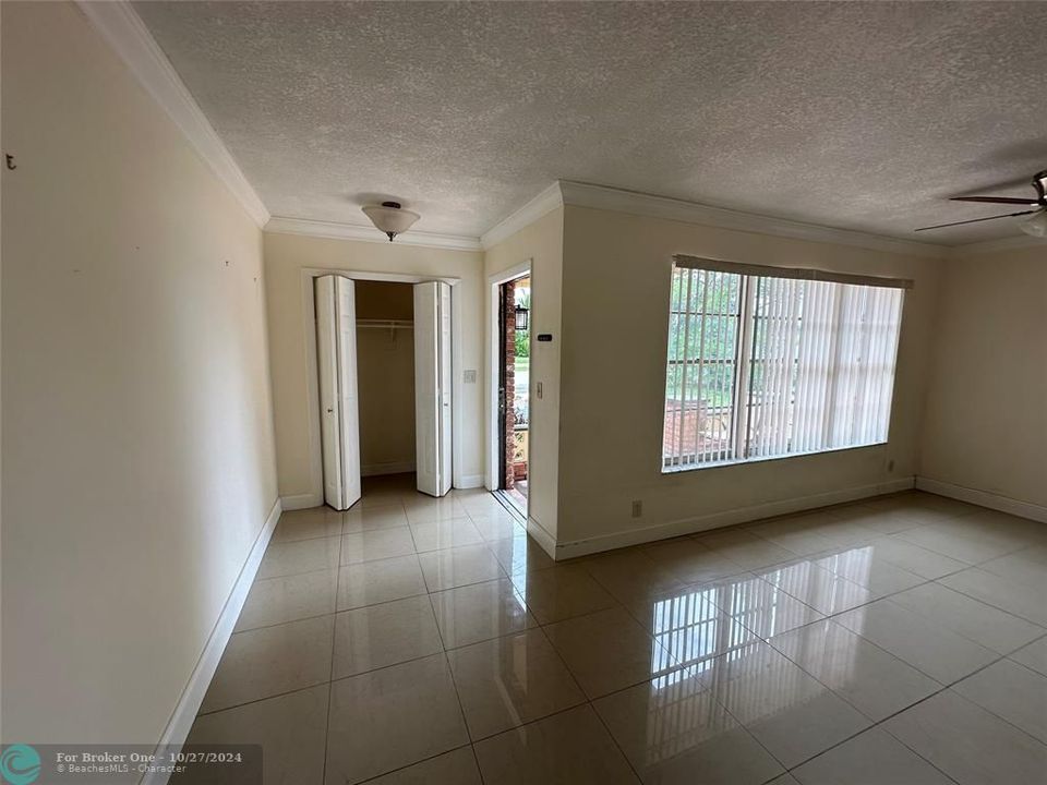 Activo con contrato: $424,900 (3 camas, 2 baños, 1653 Pies cuadrados)