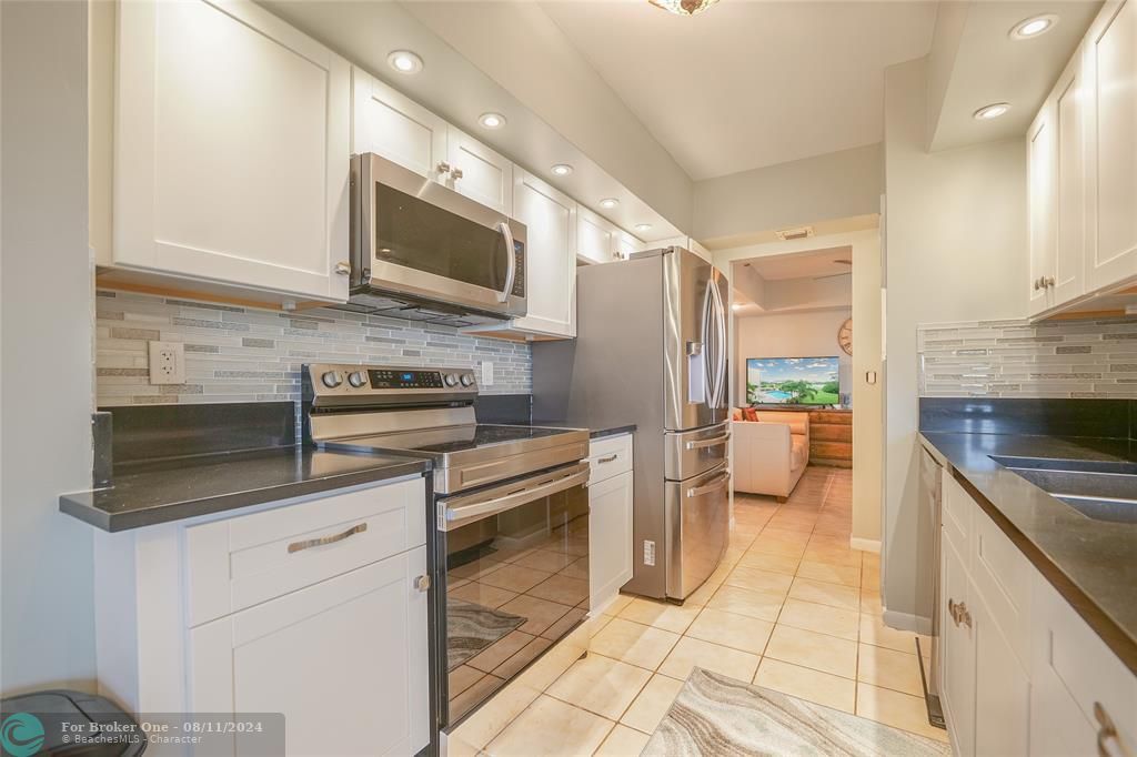 Active With Contract: $174,000 (1 beds, 1 baths, 1149 Square Feet)