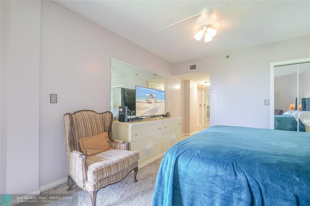 Active With Contract: $174,000 (1 beds, 1 baths, 1149 Square Feet)