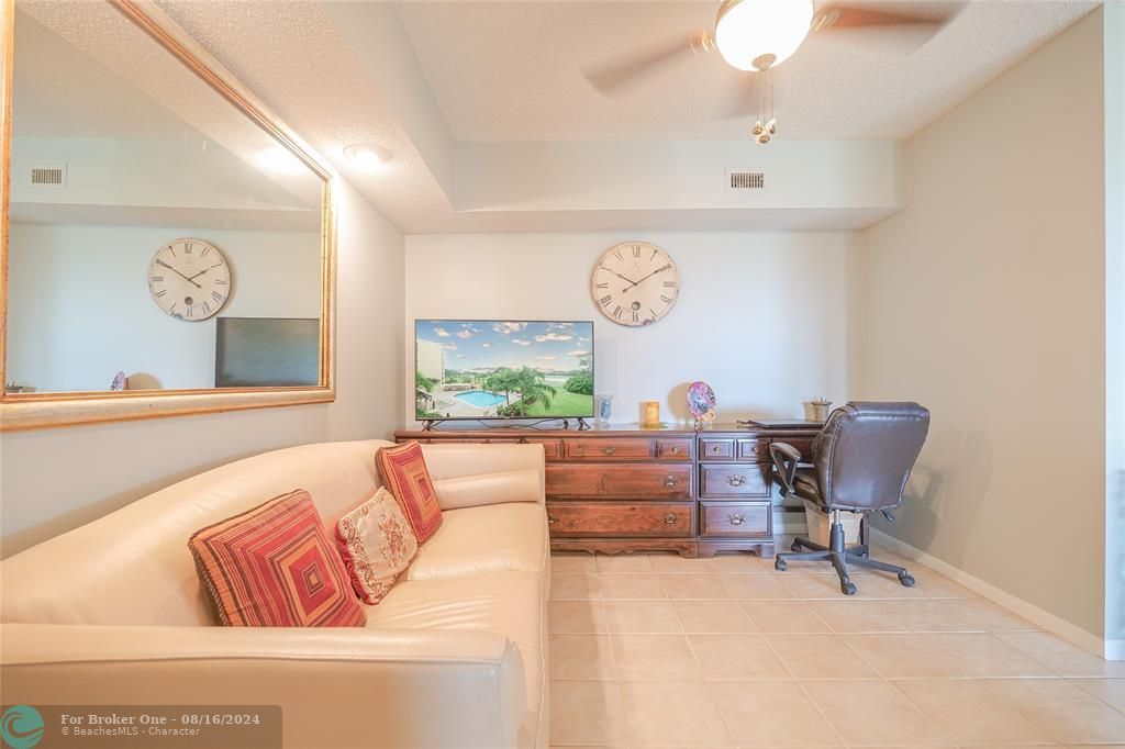 Active With Contract: $174,000 (1 beds, 1 baths, 1149 Square Feet)