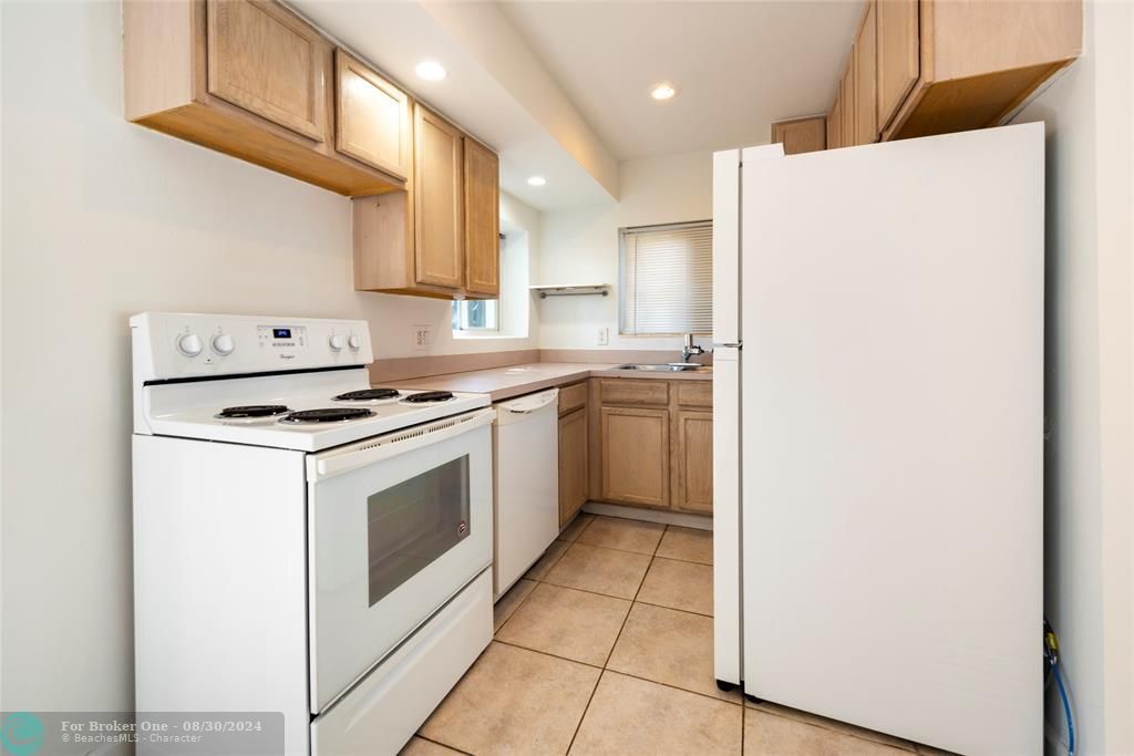 For Sale: $2,000 (2 beds, 1 baths, 2391 Square Feet)