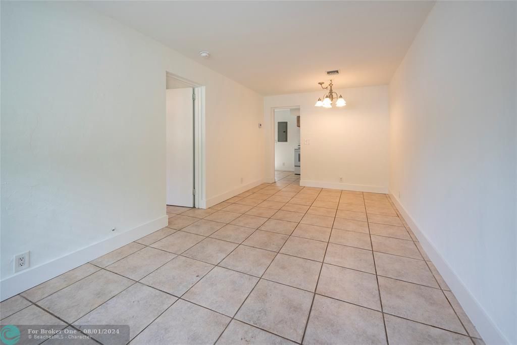 For Sale: $2,000 (2 beds, 1 baths, 2391 Square Feet)