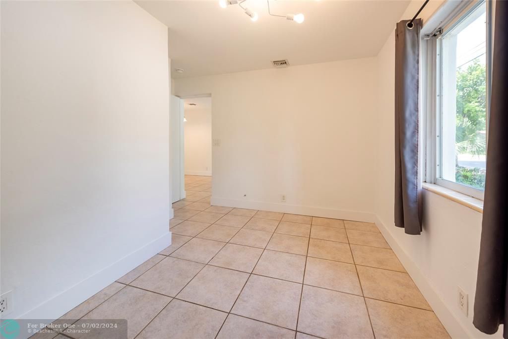 For Sale: $2,000 (2 beds, 1 baths, 2391 Square Feet)
