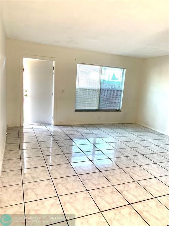 Active With Contract: $1,500 (1 beds, 1 baths, 2352 Square Feet)