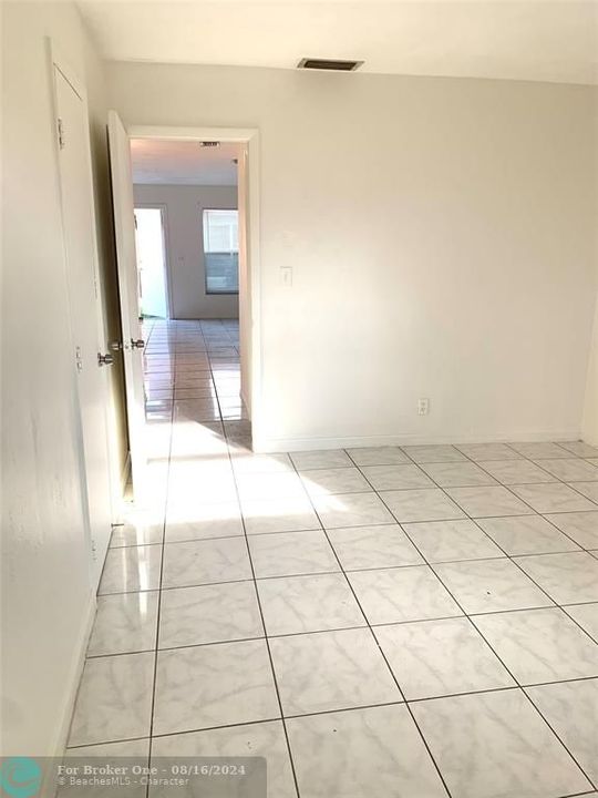 Active With Contract: $1,500 (1 beds, 1 baths, 2352 Square Feet)